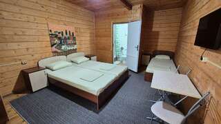 Гостевой дом Мама Джан Архипо-Осиповка Трехместный номер с раздельными кроватями-1