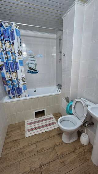 Гостевой дом Мама Джан Архипо-Осиповка Четырехместный номер с раздельными кроватями-6