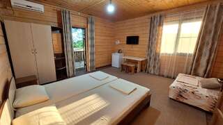 Гостевой дом Мама Джан Архипо-Осиповка Четырехместный номер с раздельными кроватями-10