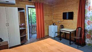 Гостевой дом Мама Джан Архипо-Осиповка Трехместный номер с раздельными кроватями-6